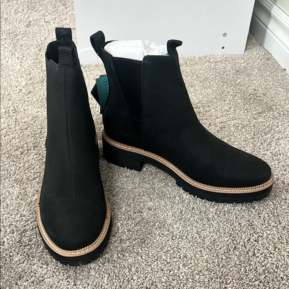 Tons Women Dakota Water Resistant Boots Size 9.5 BRAND NEW